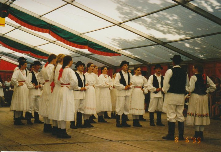 Starija folklorna sekcija na festivalu "SIVO" u Nizozemskoj (1999.)