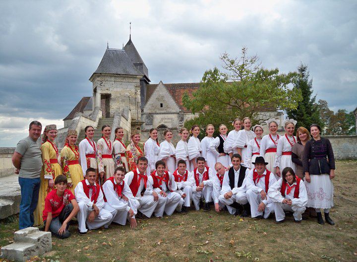 Starija folklorna sekcija na turneji u Francuskoj (2009.)